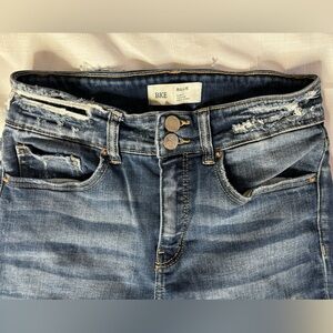 BUCKLE (BKE) Billie Ankle Jeans, size 28, blue jean, ripped